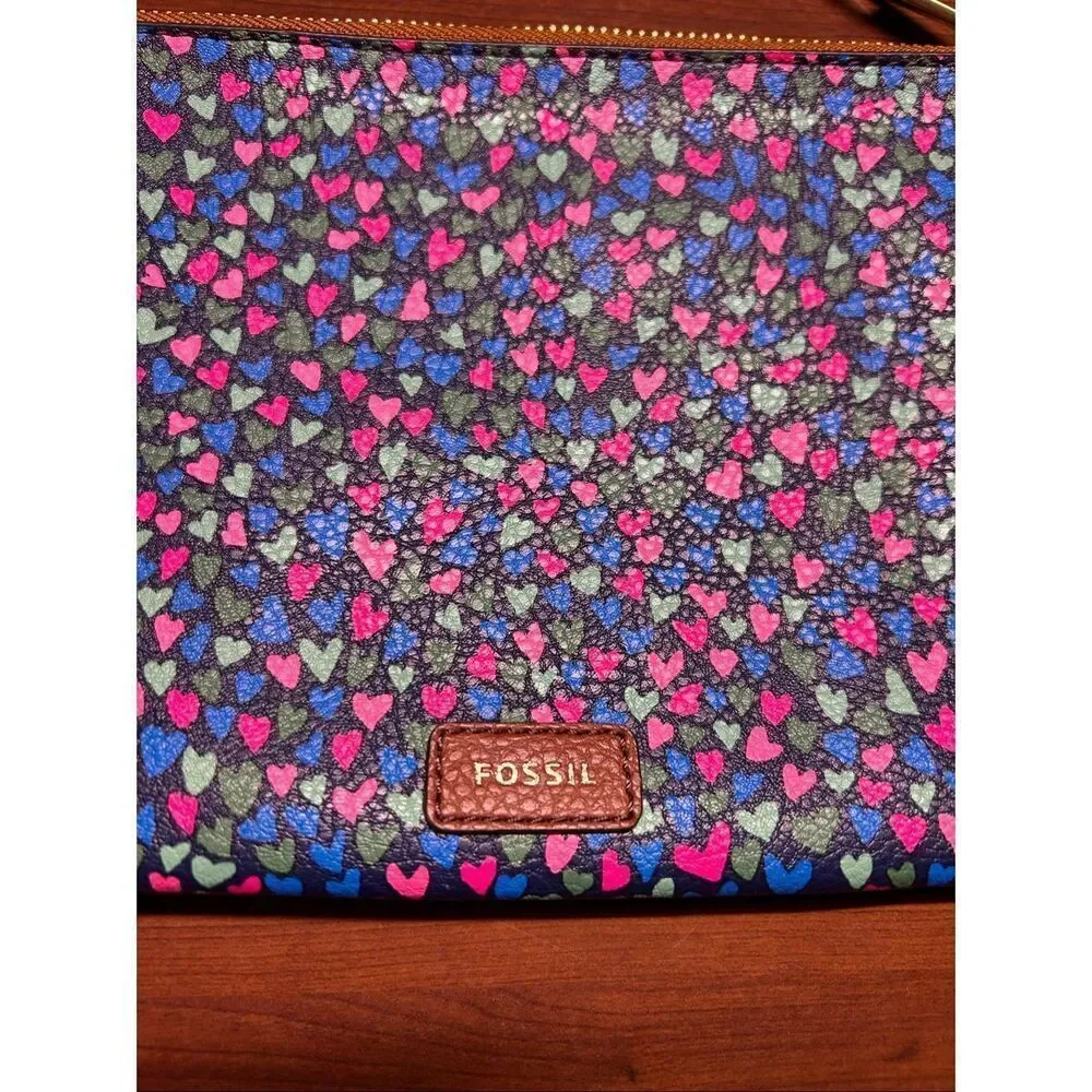 Fossil Tessa LG Hearts Wristlet NWT 8.5” x 6” NEW Blue Background with Hearts
